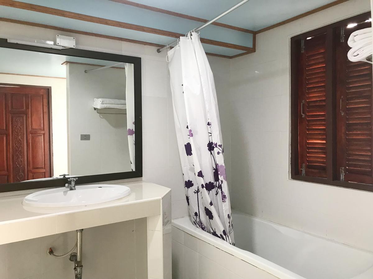 Toh Buk Seng Ayutthaya Hotel Eksteriør billede