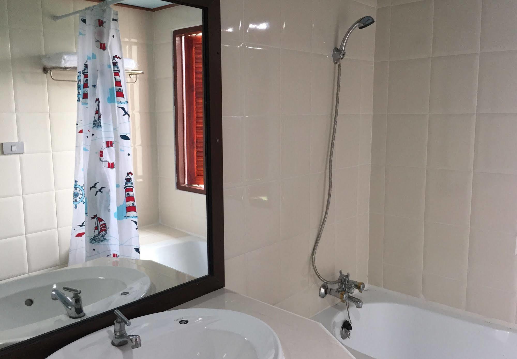 Toh Buk Seng Ayutthaya Hotel Eksteriør billede